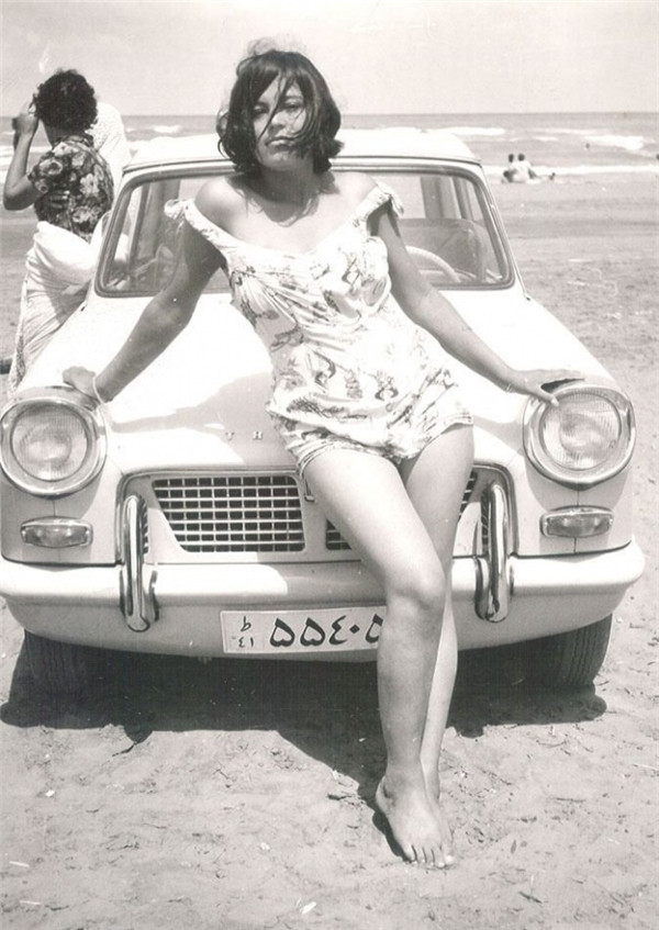 Một người phụ nữ Iran năm 1960. Một người phụ nữ Iran năm 1960.