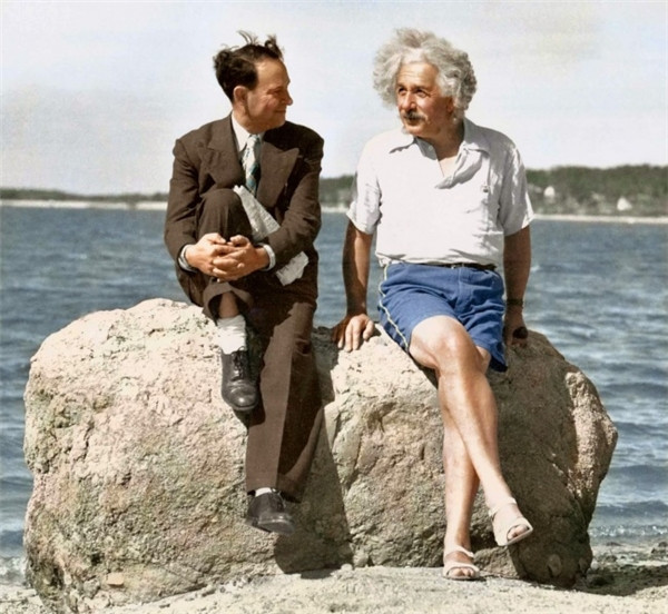 Einstein bên bờ biển, 1939. Einstein bên bờ biển, 1939.