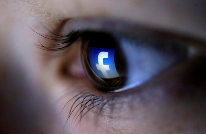 Facebook âm thầm sử dụng camera trong khi người dùng mở ứng dụng. Ảnh: IBTimes.