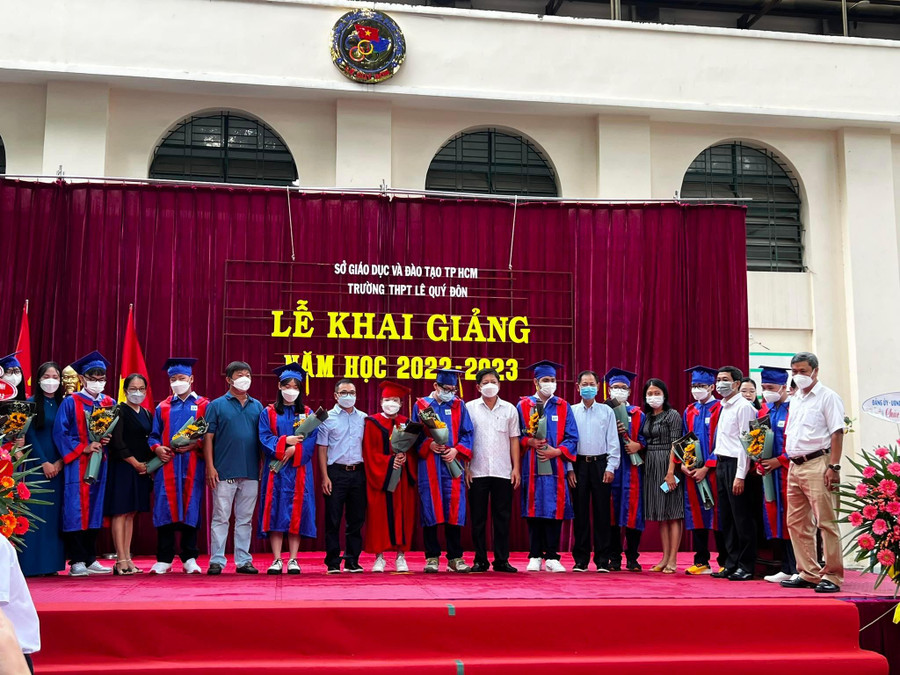 Vinh danh các học sinh điểm cao đầu vào