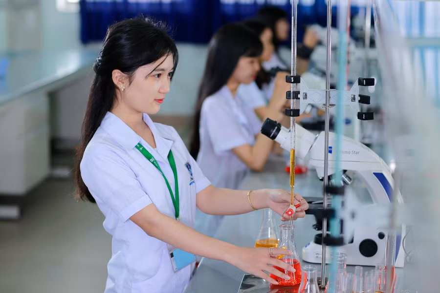 Nhu cầu nhân lực chất lượng cao chuyên ngành Kiểm nghiệm thuốc và Độc chất đang rất lớn. Ảnh minh họa