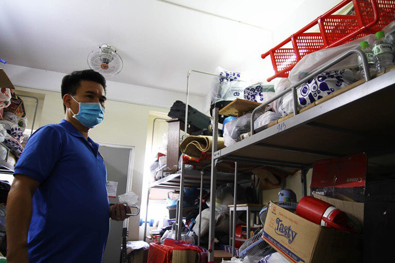 Ban quản lý KTX cũng như các đơn vị thành viên đã phải dốc hết sức thực hiện lệnh di chuyển sinh viên, đồ đạc khẩn cấp ra khỏi KTX để nhường chỗ ở cho những người về từ vùng dịch