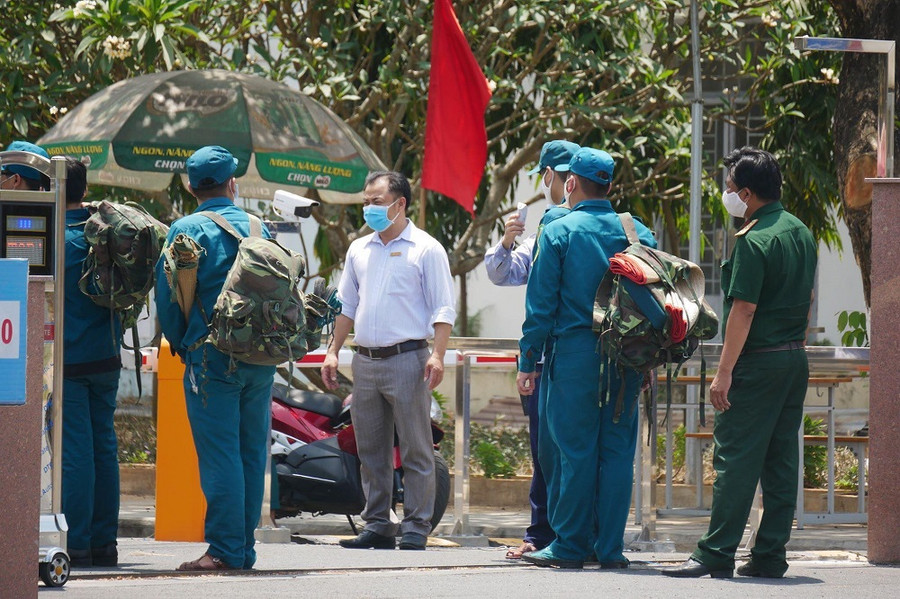 Lực lượng dân quân, dân phòng được TP.HCM huy động tối đa thực hiện cho cuộc di chuyển của hàng ngàn sinh viên ĐHQG TP.HCM