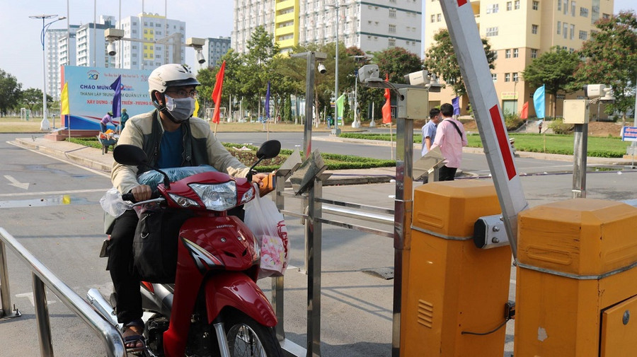 Để có khu cách ly tập trung với quy mô hàng chục ngàn chỗ, sinh viên ĐHQG TP.HCM đã phải nhường chỗ ở của mình cho mọi người
