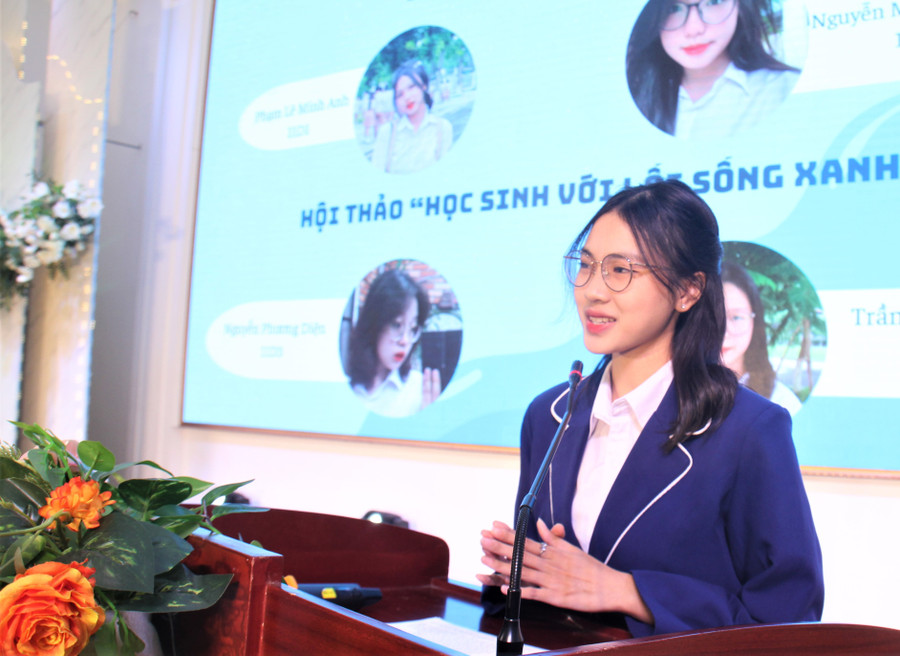 Phạm Lê Minh Anh, học sinh trường THPT số 1 tỉnh Lào Cai chia sẻ về &quot;Dự án Sông xanh&quot;.