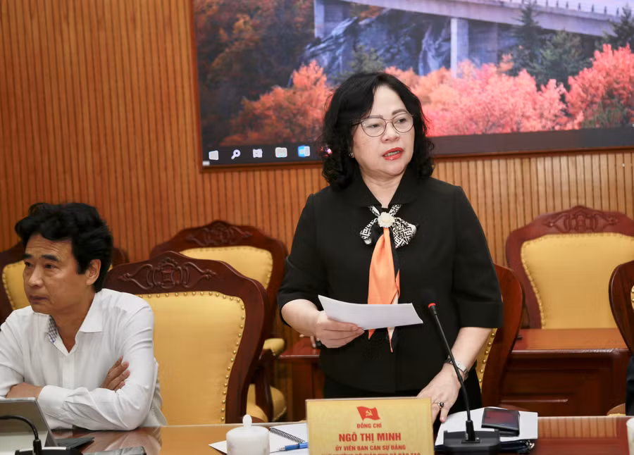 Thứ trưởng Ngô Thị Minh phát biểu tại buổi làm việc với tỉnh Lào Cai.