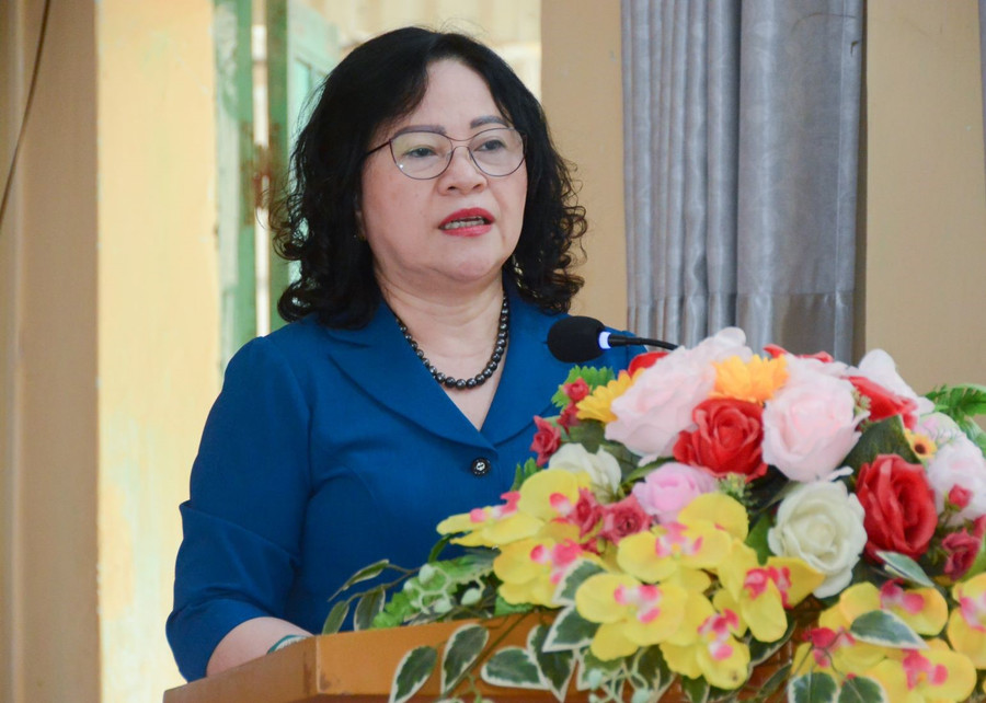 Thứ trưởng Ngô Thị Minh phát biểu tại buổi làm việc.