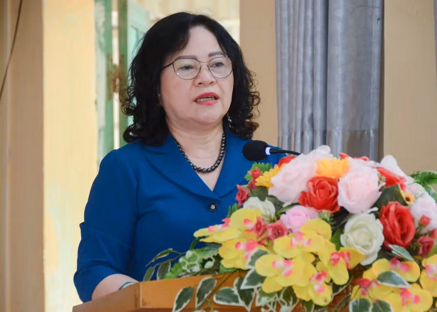 Thứ trưởng Ngô Thị Minh phát biểu tại buổi làm việc.