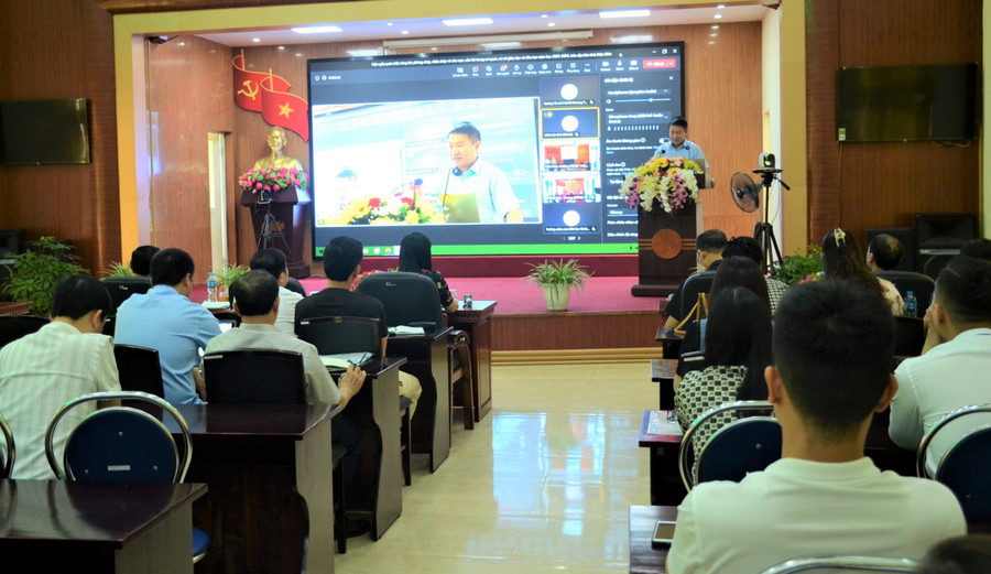 Hội nghị được tổ chức trực tiếp kết hợp trực tuyến tới các cơ sở giáo dục trên địa bàn tỉnh.