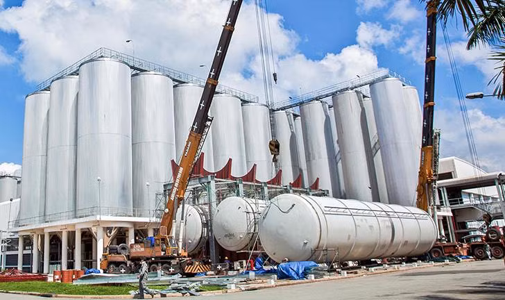 Nhà máy của tập đoàn Polyco nơi các bạn sinh viên EAUT học và thực hành.