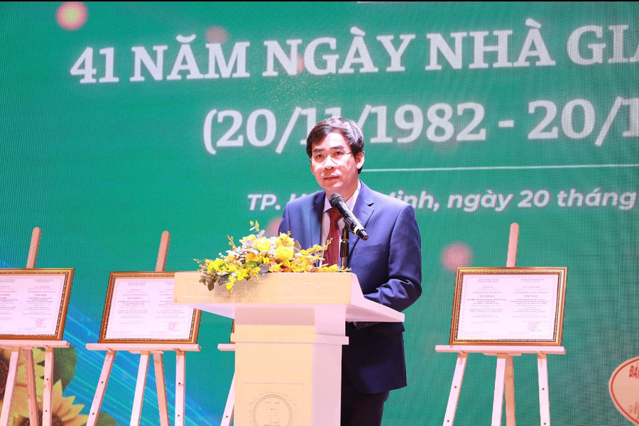 TS. Lê Trường Sơn – Hiệu trưởng trường ĐH Luật TPHCM phát biểu tại buổi lễ. TS. Lê Trường Sơn – Hiệu trưởng trường ĐH Luật TPHCM phát biểu tại buổi lễ.