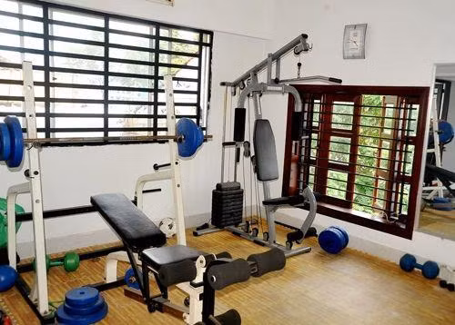 Căn biệt thự còn có không gian để các thành viên tập gym. Đểm giữ sức khoẻ và vóc dáng, Lý Hải luyện tập đều đặn mỗi ngày. Ảnh: FBNV.