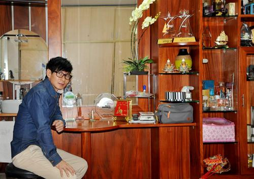 "Hoa mắt" với căn nhà 2 triệu đô ngập gỗ quý của Lý Hải - Minh Hà