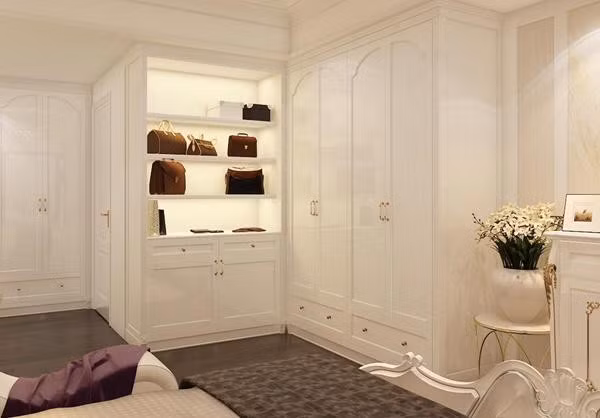  Phòng ngủ được đặt thêm nhiều ngăn để đồ phù hợp với công việc của vợ sắp cưới. 