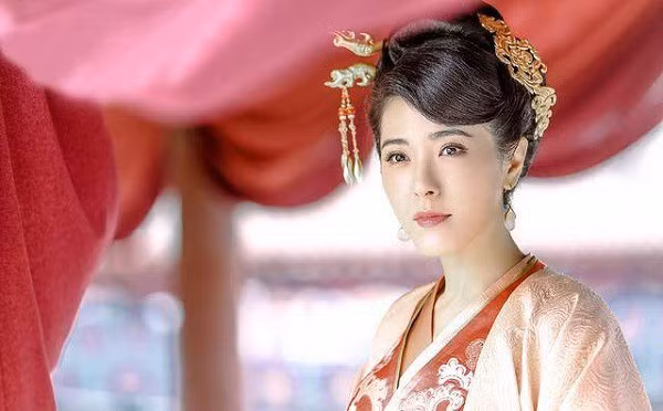 Tranh cãi dữ dội cách trả thù chồng ngoại tình không tưởng của người đàn bà trong tiểu thuyết 