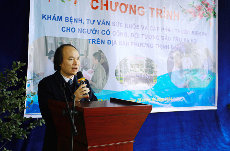 PGS.TS Nguyễn Tiến Dũng, Bí thư Đảng uỷ, Hiệu trưởng trường Đại học Y - Dược, Giám đốc Bệnh viện Trường. PGS.TS Nguyễn Tiến Dũng, Bí thư Đảng uỷ, Hiệu trưởng trường Đại học Y - Dược, Giám đốc Bệnh viện Trường.