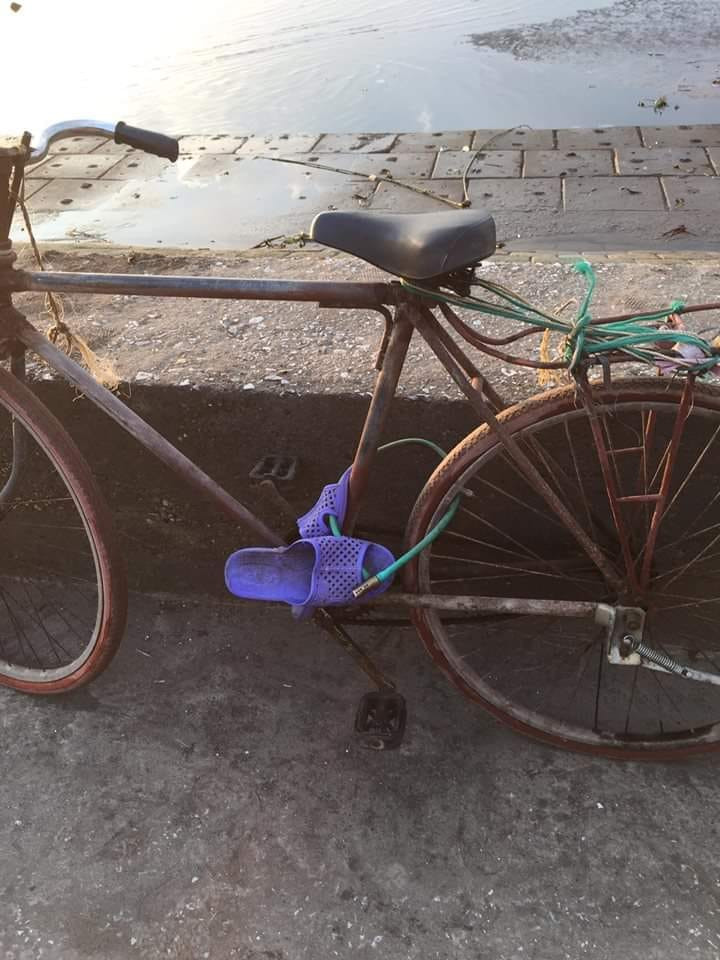 Cả một gia tài, phải khóa cẩn thận. Cả một gia tài, phải khóa cẩn thận.