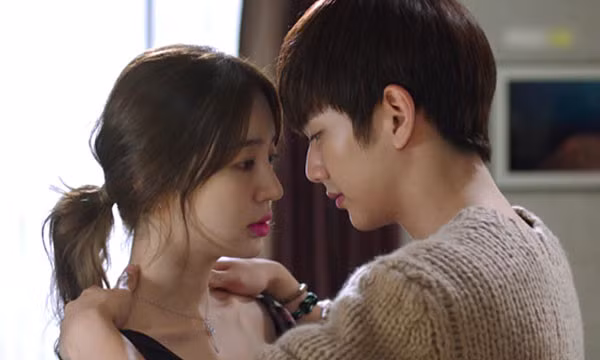 Ha he khi bat ngo gap lai nguoi yeu cu tung hai lan 