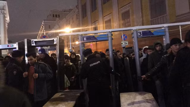  Hơn 100.000 nhân viên an ninh đã được huy động trên khắp nước Nga để đảm bảo an toàn cho lễ đón năm mới. 