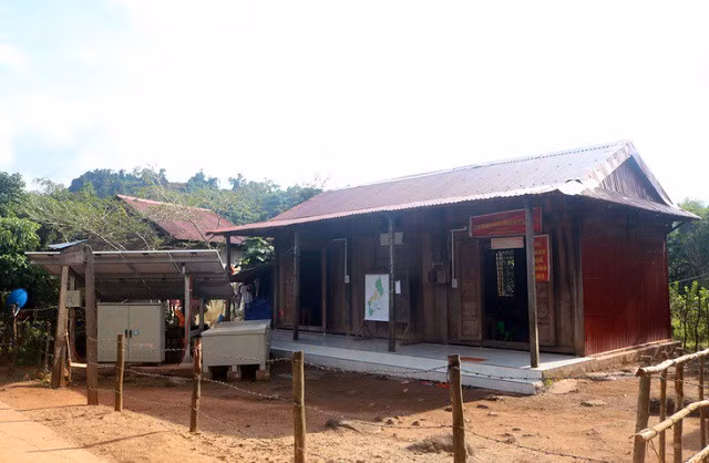 Vượt khó gieo chữ giữa đại ngàn - Ảnh 1.