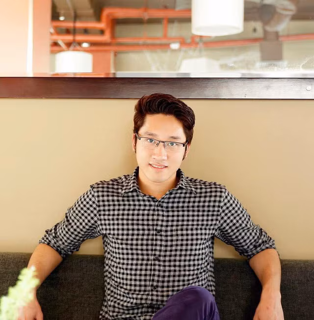  Nguyễn Việt Hùng, nghiên cứu sinh tiến sĩ ngành Gen di truyền và sinh học phân tử tại Đại học New South Wales (Úc) – nhà khoa học trẻ người Việt đã phát hiện ra 8 loài vi khuẩn mới. 