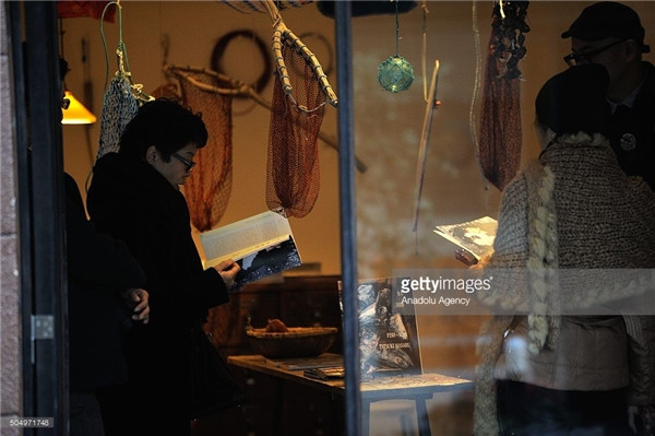 Hiệu sách đặc biệt bậc nhất thế giới, bày bán chỉ vỏn vẹn một quyển sách tại một thời điểm nhất định. (Ảnh: Getty Images) Hiệu sách đặc biệt bậc nhất thế giới, bày bán chỉ vỏn vẹn một quyển sách tại một thời điểm nhất định. (Ảnh: Getty Images)