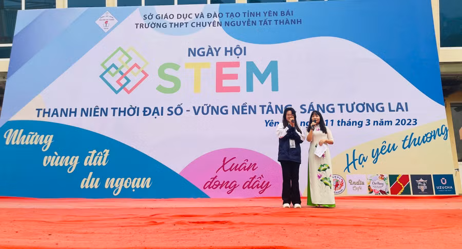 Ngày hội STEM Trường THPT Chuyên Nguyễn Tất Thành (tỉnh Yên Bái) được tổ chức với sự tham gia của đông đảo học sinh.