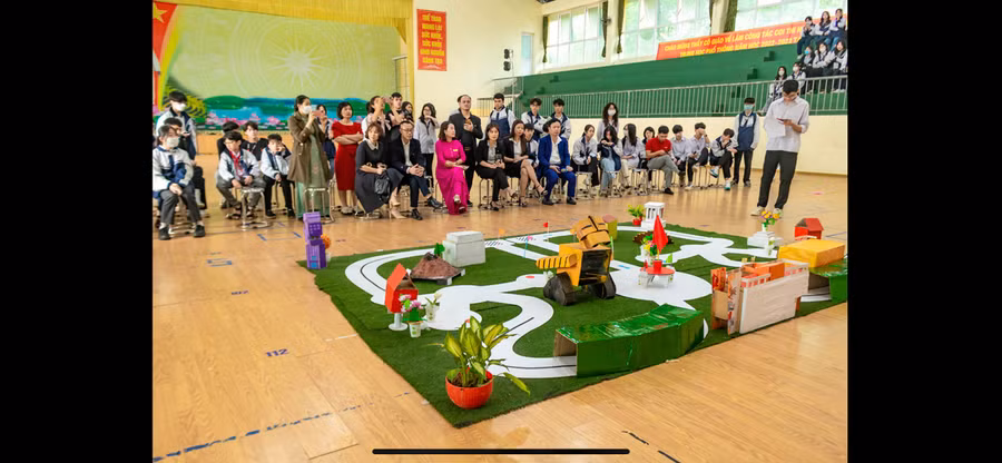 Các sản phẩm STEM của học sinh được ban giám khảo đánh giá cao.