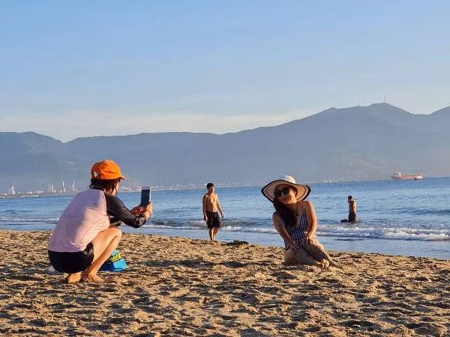 Thoải mái chụp ảnh trên bãi biển.