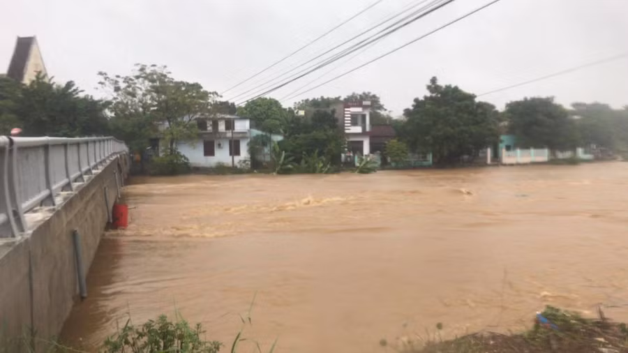 Nước sông Túy Loan.