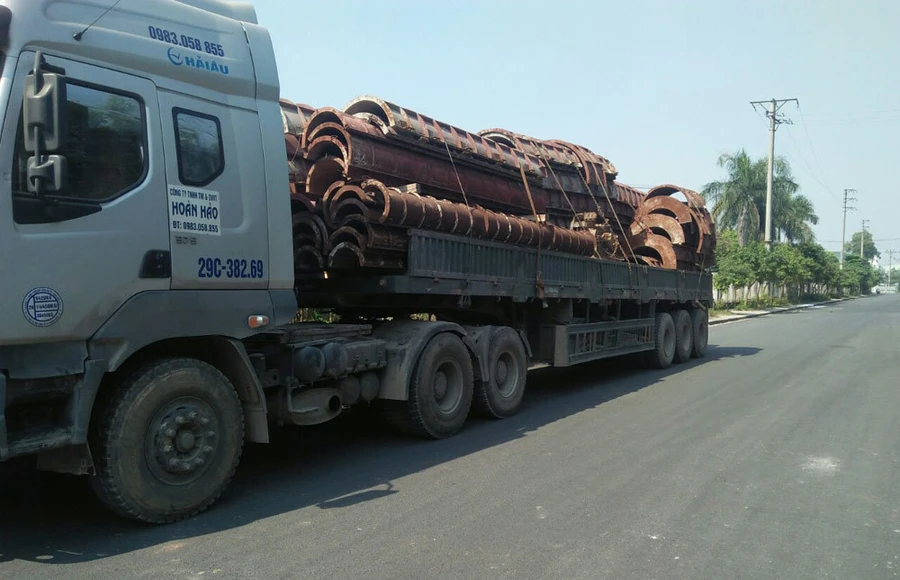 "Ác mộng" của tài xế container: Dừng đèn đỏ cũng tranh thủ ngủ bù