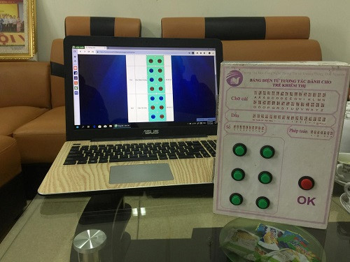 Thiết bị hỗ trợ quá trình học chữ nổi Braille cho trẻ khiếm thị. Thiết bị hỗ trợ quá trình học chữ nổi Braille cho trẻ khiếm thị.