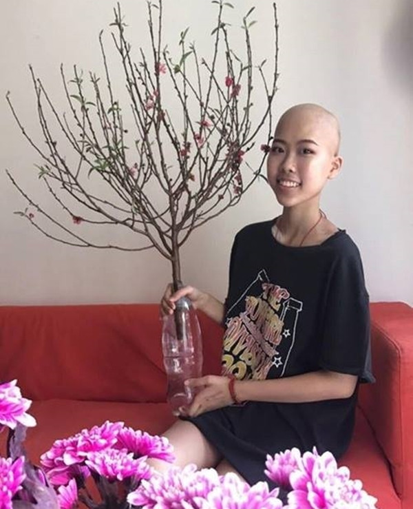 Bố con vị đạo diễn đón cái Tết xa nhà đầu tiêntại Singapore. Tháng 2/2018, Hạnh Anh nói đó là cái Tết tuyệt vời nhất vì emvừa thực hiện thành công ca ghép tủy đầu tiên, đẩy lùi hoàn toàn tế bào ung thư máu. Hôm 30, Đỗ Đức Thành tới chợ người Hoa tại Singapore mua cành đào, gà luộc và giò lụa về cúng giao thừa.