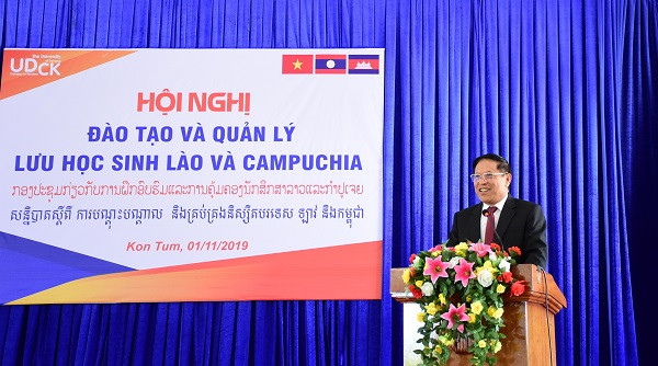 Ông Viengxay Phommachanh - Tổng Lãnh sự quán Lào tại Đà Nẵng phát biểu tại hội nghị Ông Viengxay Phommachanh - Tổng Lãnh sự quán Lào tại Đà Nẵng phát biểu tại hội nghị