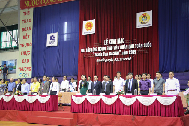 Lễ khai mạc có sự tham dự của đại diện Bộ GD&ĐT; Công đoàn Giáo dục Việt Nam; Báo Giáo dục và Thời đại… cùng đại diện các đơn vị ngành giáo dục và các VĐV; sinh viên ĐH Đà Nẵng Lễ khai mạc có sự tham dự của đại diện Bộ GD&ĐT; Công đoàn Giáo dục Việt Nam; Báo Giáo dục và Thời đại… cùng đại diện các đơn vị ngành giáo dục và các VĐV; sinh viên ĐH Đà Nẵng