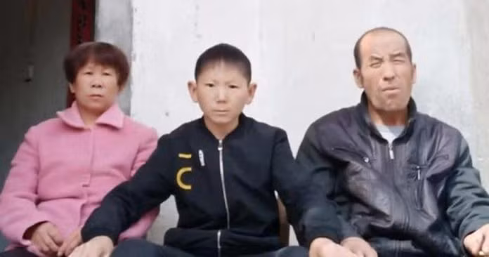 Người đàn ông này sở hữu ngoại hình của một đứa trẻ trong khi đã 34 tuổi...