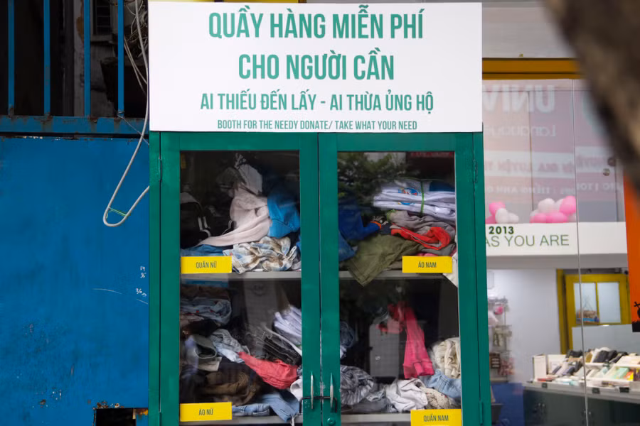Hà Nội: Xuất hiện nhiều tủ quần áo 0 đồng dành cho người nghèo - 4