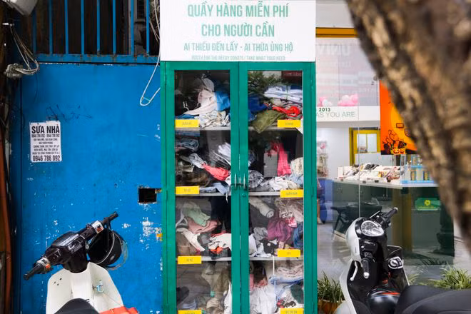 Hà Nội: Xuất hiện nhiều tủ quần áo 0 đồng dành cho người nghèo - 2
