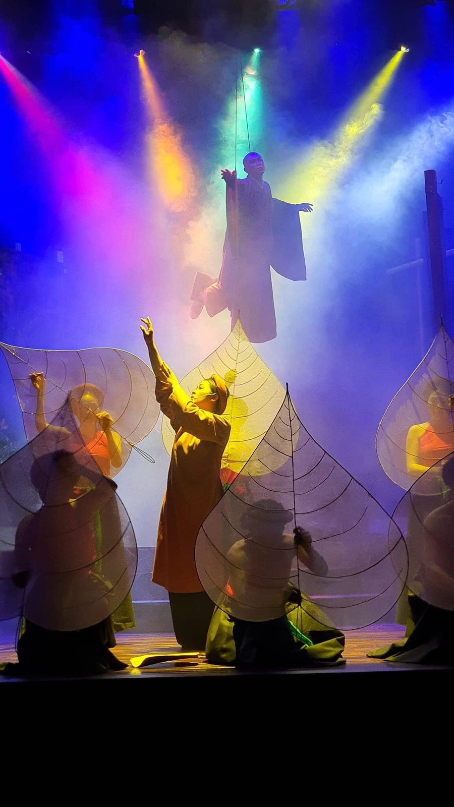 Hình tượng lá bồ đề - đại diện cho vấn đề vua Lý Công gắn với ngôi chùa đã cưu mang ông. Hình tượng lá bồ đề - đại diện cho vấn đề vua Lý Công gắn với ngôi chùa đã cưu mang ông.