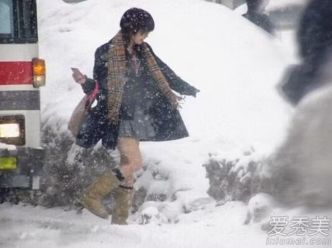 muon kieu "thoi trang phang thoi tiet" cua chi em hinh anh 2