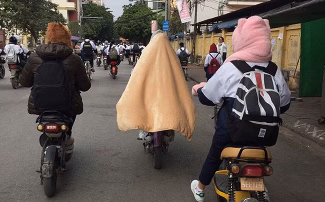 muon kieu "thoi trang phang thoi tiet" cua chi em hinh anh 10