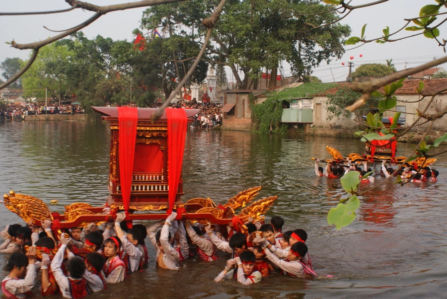 Giữ hồn cho lễ hội truyền thống