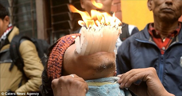 Chàng trai 19 tuổi ngậm 138 chiếc bút chì trong miệng hình ảnh 2 chang trai 19 tuoi ngam 138 chiec but chi trong mieng hinh anh 2