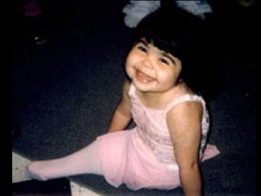 Sức sống thần kì của bé gái có đôi chân dính liền như đuôi cá ảnh 1 Sức sống thần kì của bé gái có đôi chân dính liền như đuôi cá ảnh 1