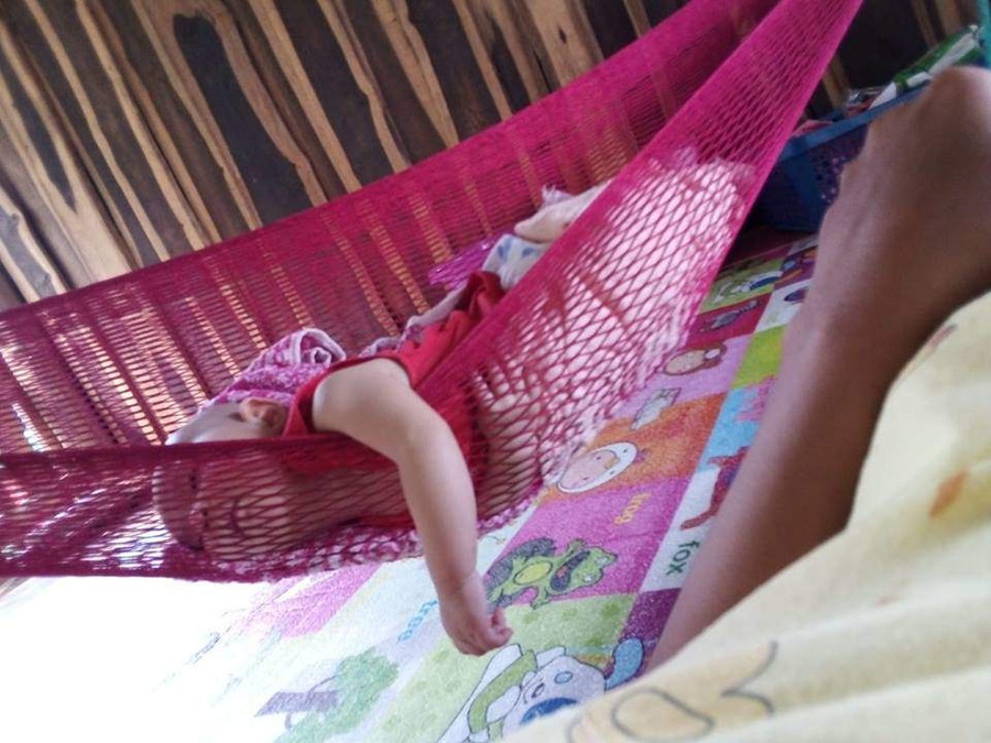 Con gái đang ngủ ngon trên võng, mẹ thót tim phát hiện chi tiết bất thường ảnh 13 con gai ngu ngon lanh tren vong, me giat thot minh khi nhin ki hon - 13