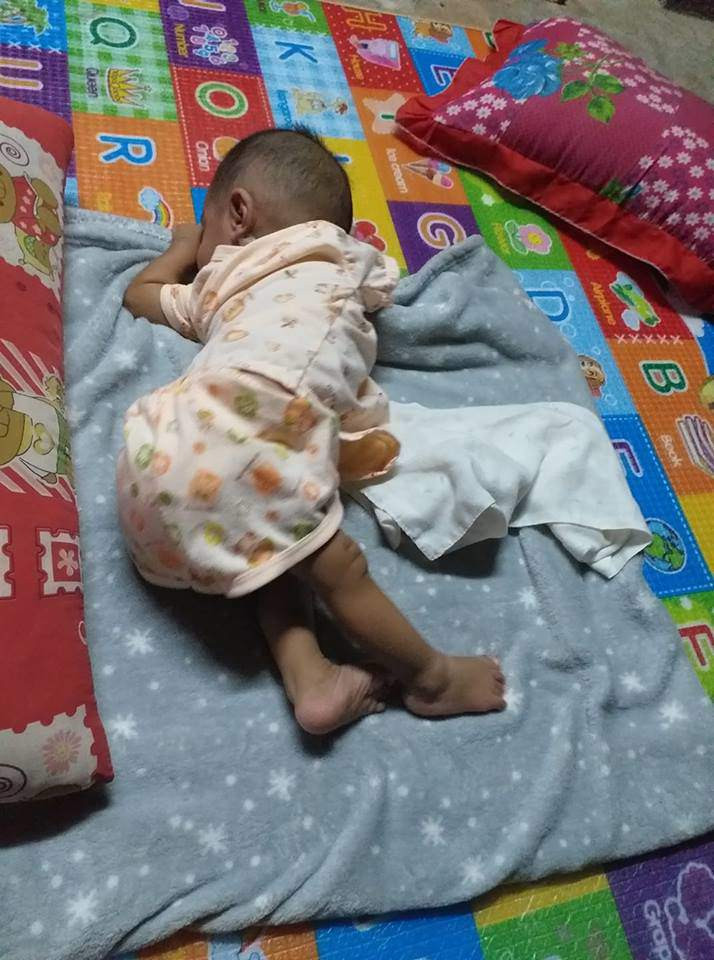 Con gái đang ngủ ngon trên võng, mẹ thót tim phát hiện chi tiết bất thường ảnh 3 con gai ngu ngon lanh tren vong, me giat thot minh khi nhin ki hon - 3