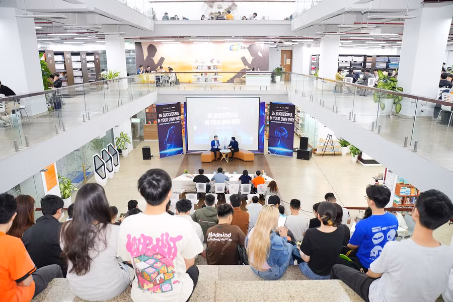 Buổi seminar về khởi nghiệp lĩnh vực công nghệ thu hút sự quan tâm của sinh viên ĐH FPT.