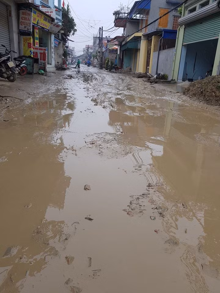 Nghìn hộ dân khốn khổ vì bùn lầy tấn công - Ảnh 3.