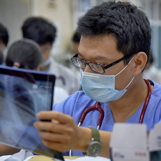 Sự thật việc "truyền bia giải ngộ độc rượu" đang gây xôn xao trên mạng ảnh 1  Bác sĩ Ngô Đức Hùng