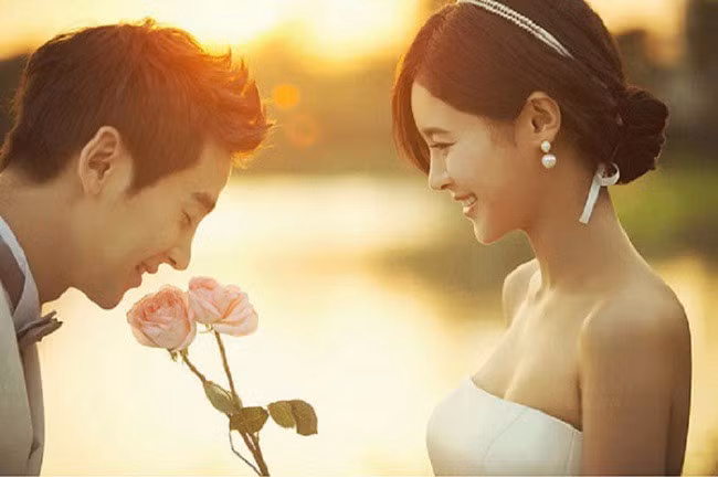 Chồng kiên quyết lấy tên này đặt cho con, tôi đồng ý nhưng sốc khi biết sự thật bên trong cuốn sổ lưu niệm - Ảnh 1.